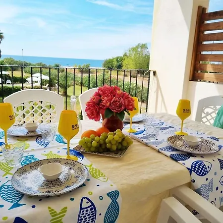 In Cutro Mit Terrasse, Grill Und Gemeinsamem Pool Und Meerblick
