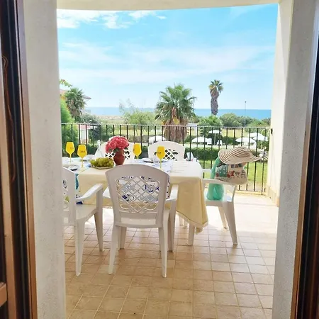 In Cutro Mit Terrasse, Grill Und Gemeinsamem Pool Und Meerblick Le Castella (Calabria)